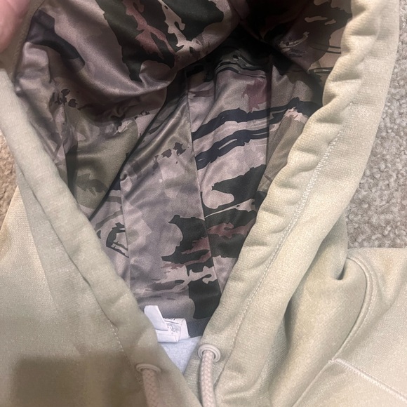 UNDER ARMOR Oatmeal Camo hoodie size small - Picture 4 of 9